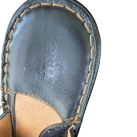 Born Woman’s Black Leather Thong Wedge Sandal Size 8 Slip On Silver Buckle Comfy - Picture 12 of 12